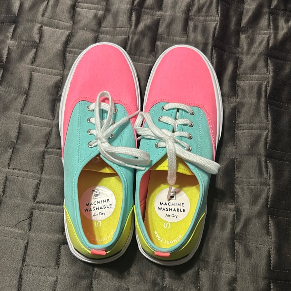 Brand new, never worn size 4 girls sperry shoes